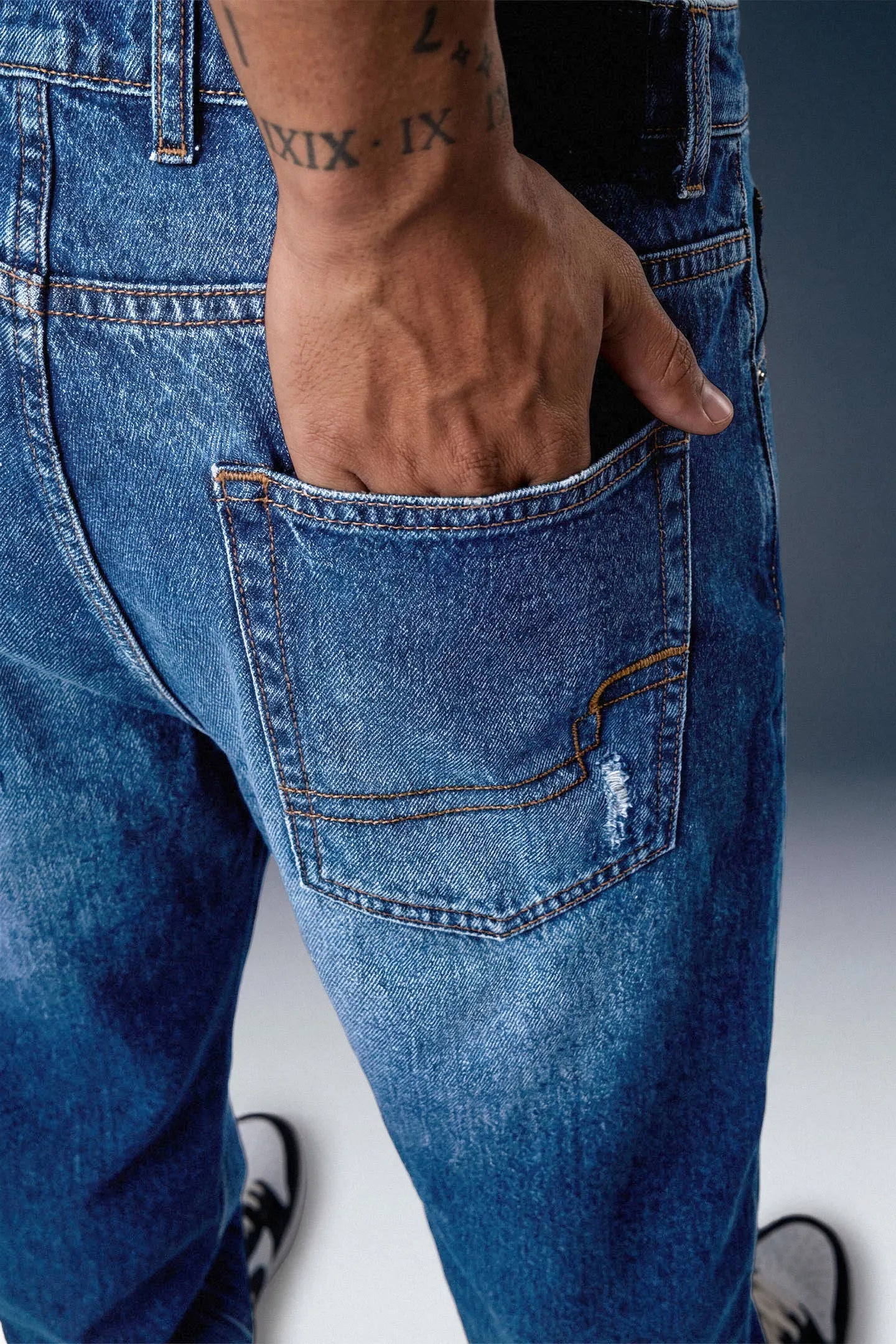 Blue Mid Rise Distressed Men's Relaxed Jeans